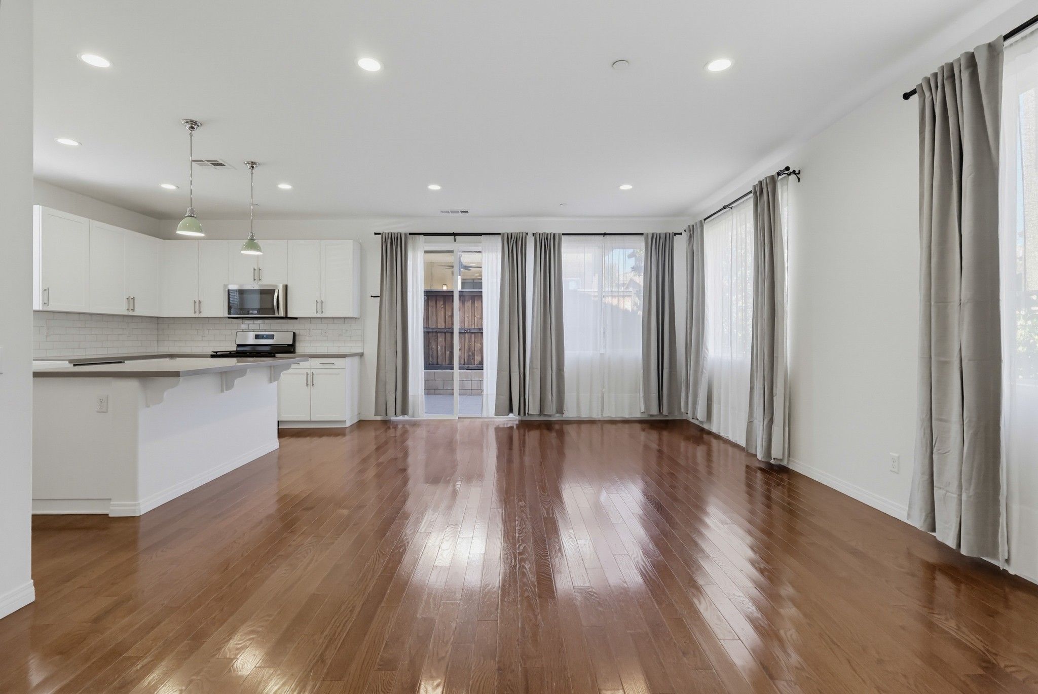 Virtual tour photo 9 of 84 for 201 Encanto Ln