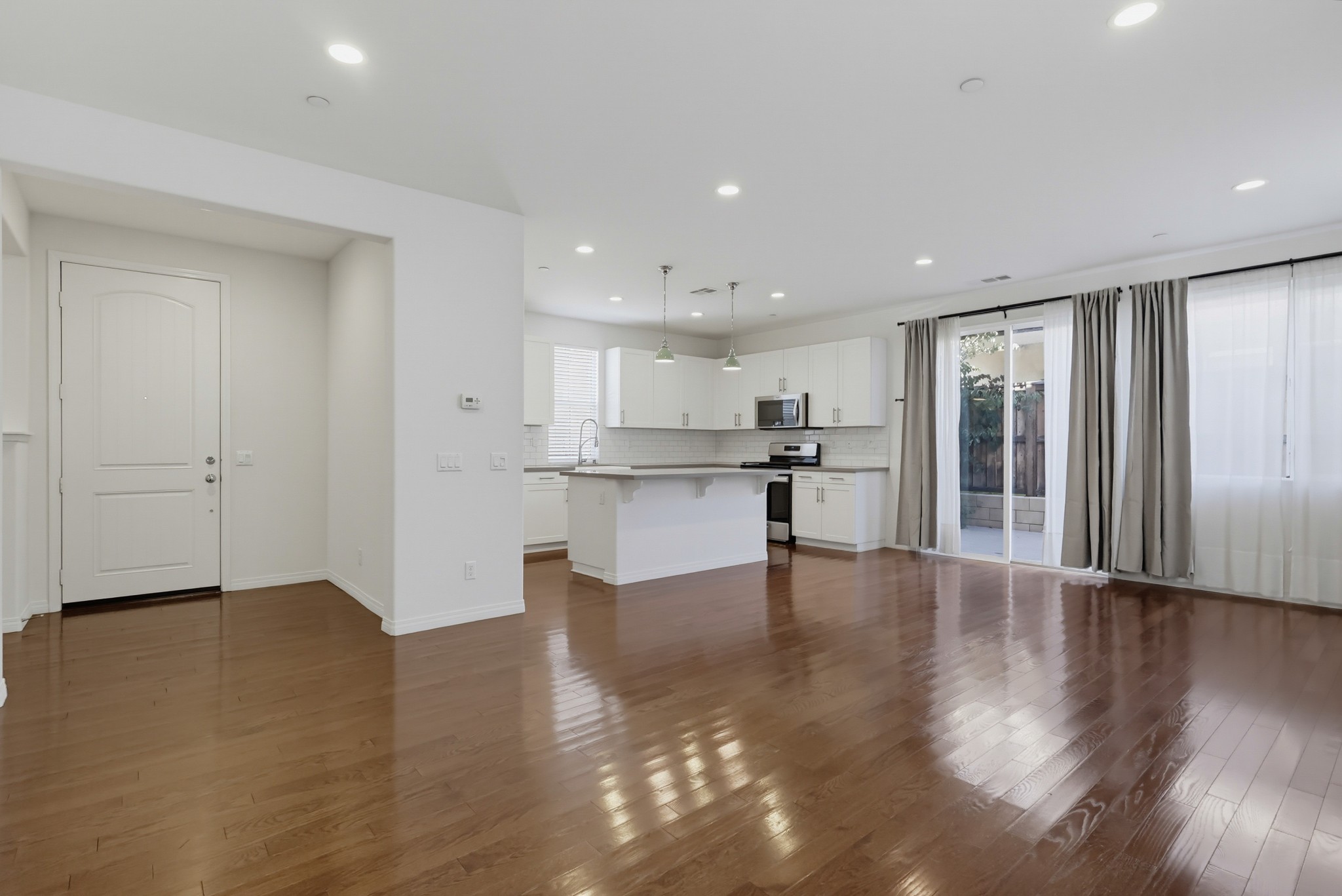 Virtual tour photo 10 of 84 for 201 Encanto Ln