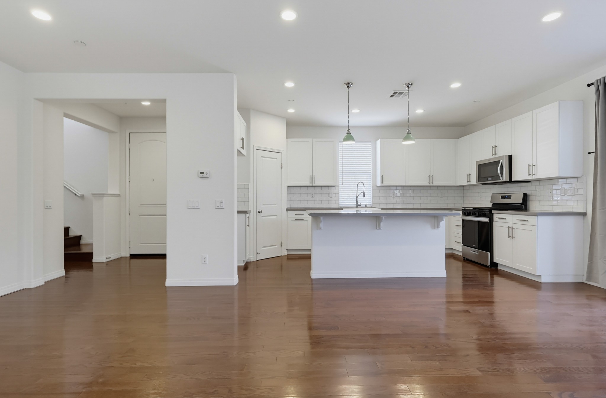 Virtual tour photo 12 of 84 for 201 Encanto Ln
