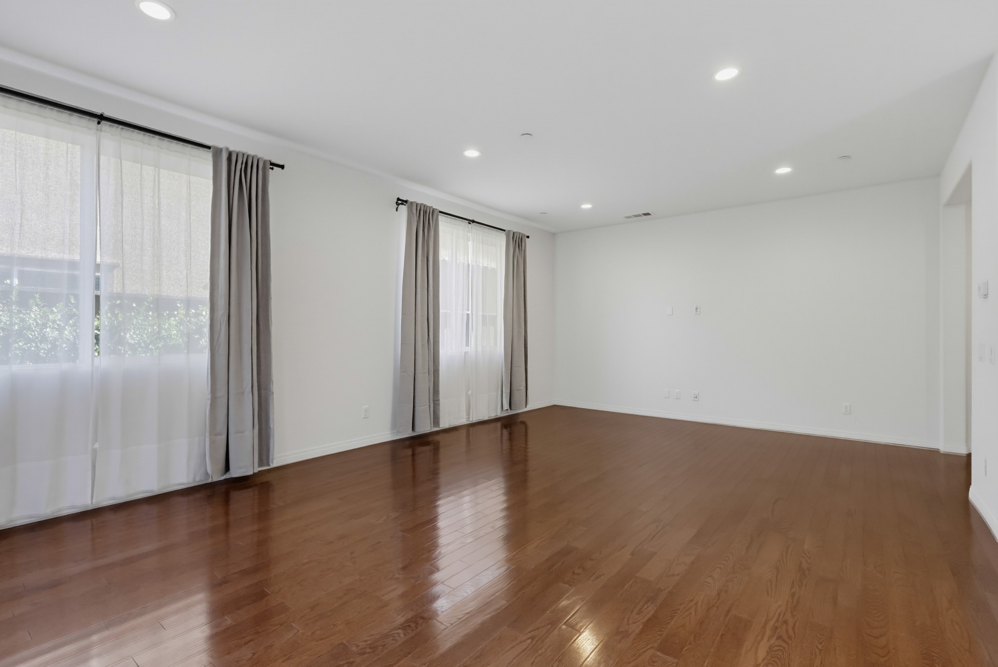 Virtual tour photo 13 of 84 for 201 Encanto Ln