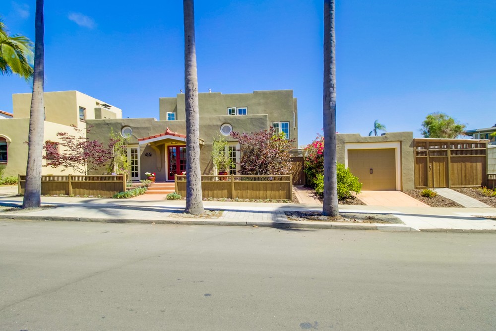 Virtual tour photo 1 of 58 for 2022 Hickory St