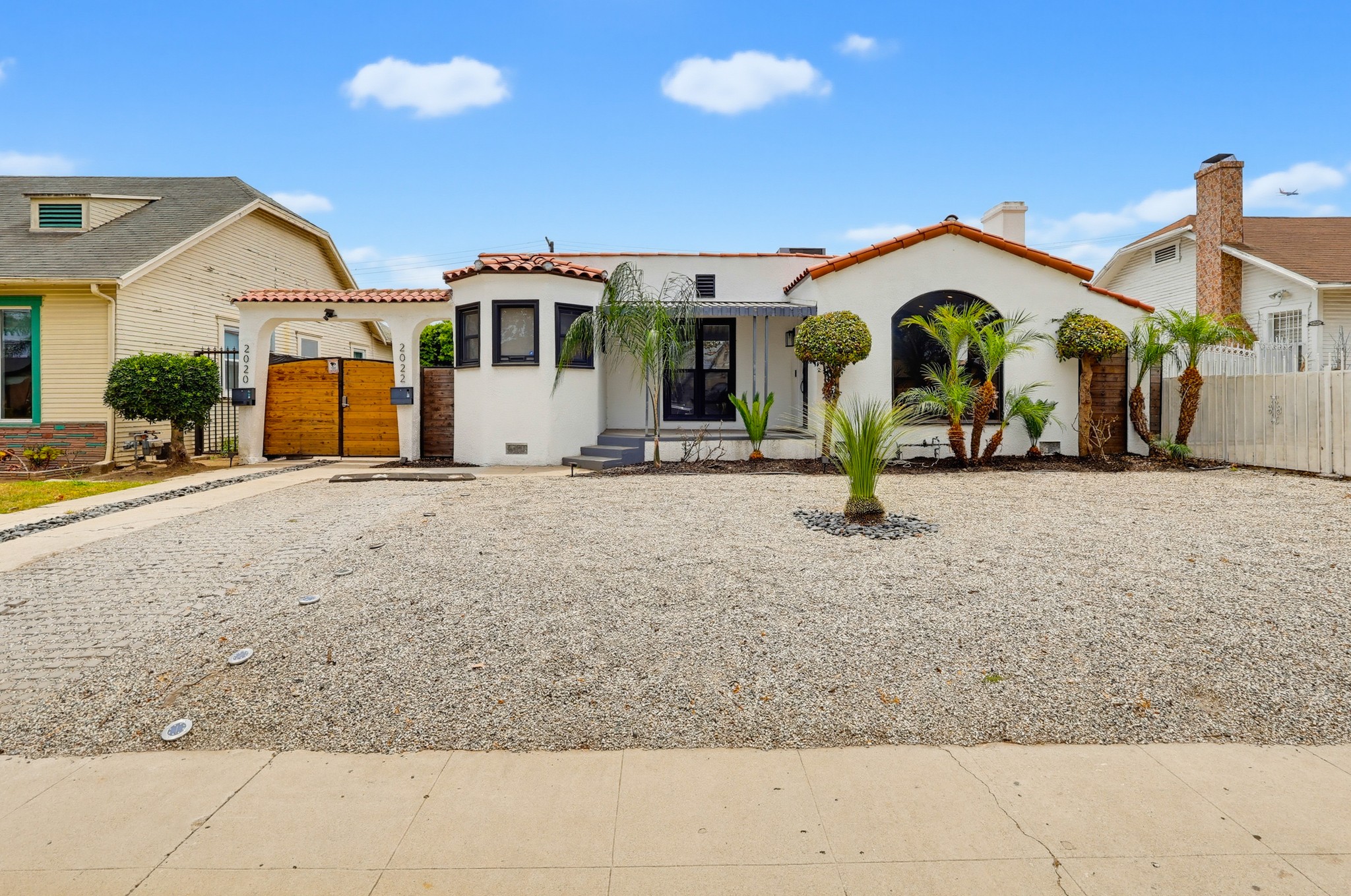 Virtual tour photo 1 of 94 for 2022 W 77th St