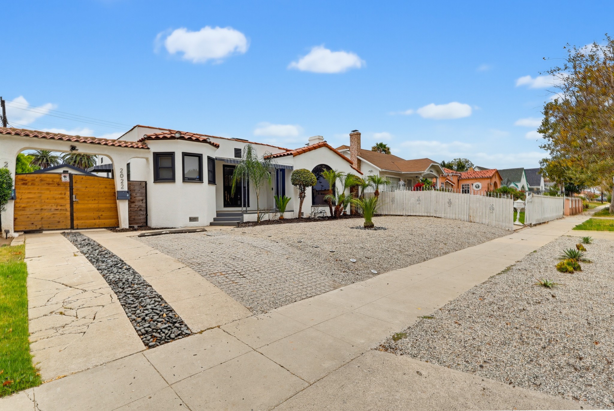 Virtual tour photo 4 of 94 for 2022 W 77th St