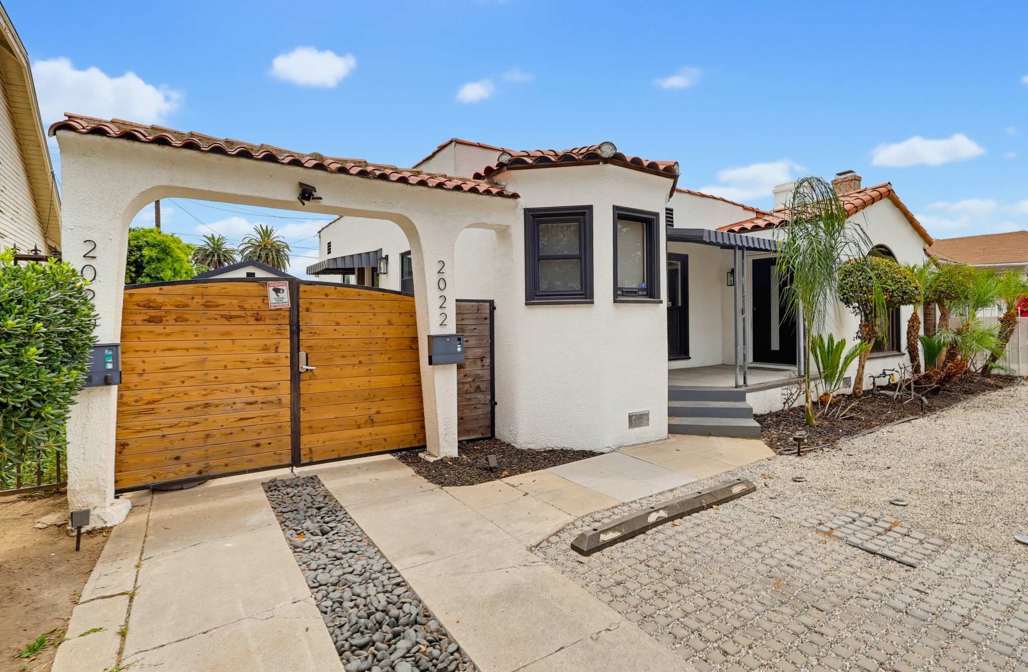 Virtual tour photo 5 of 94 for 2022 W 77th St