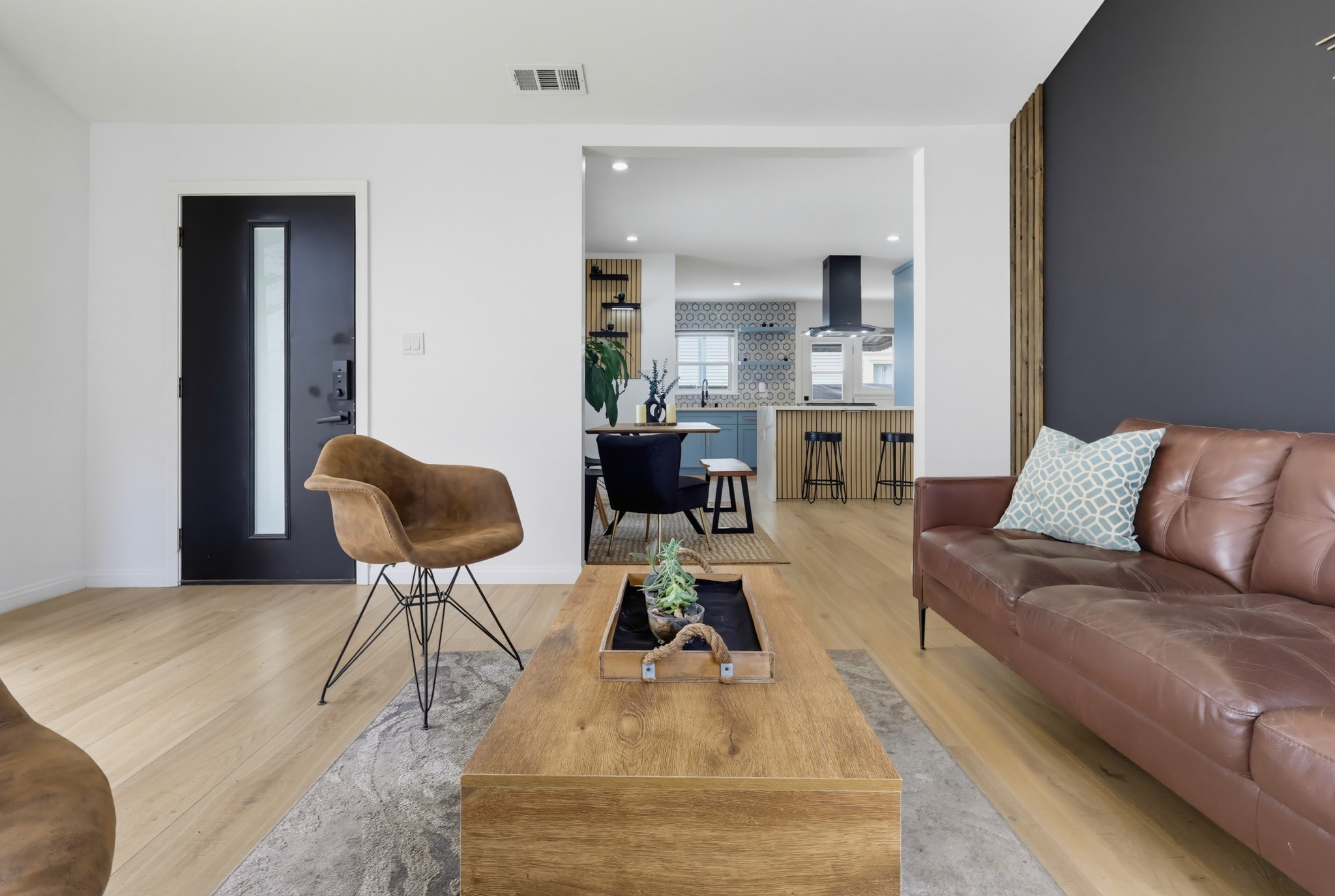 Virtual tour photo 14 of 94 for 2022 W 77th St