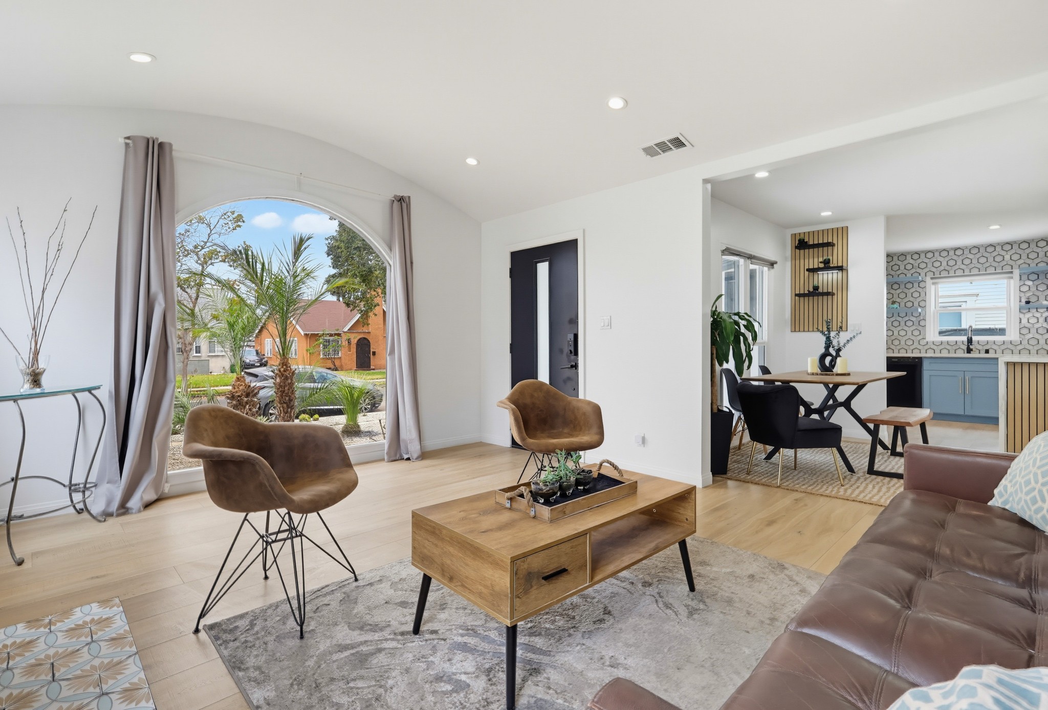 Virtual tour photo 15 of 94 for 2022 W 77th St