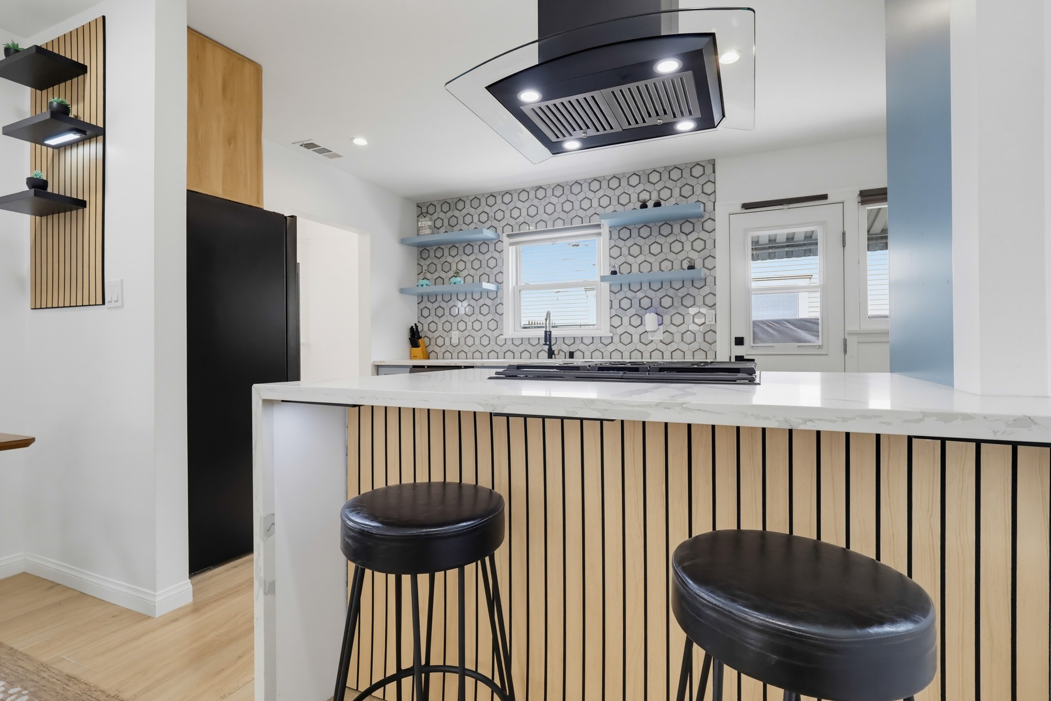 Virtual tour photo 23 of 94 for 2022 W 77th St