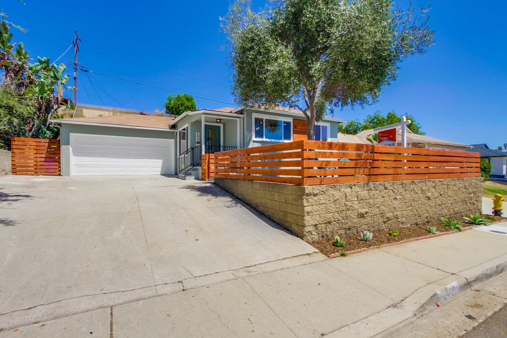 Virtual tour photo 3 of 48 for 2027 Rexford Dr