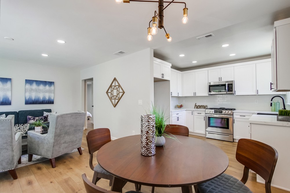 Virtual tour photo 18 of 48 for 2027 Rexford Dr