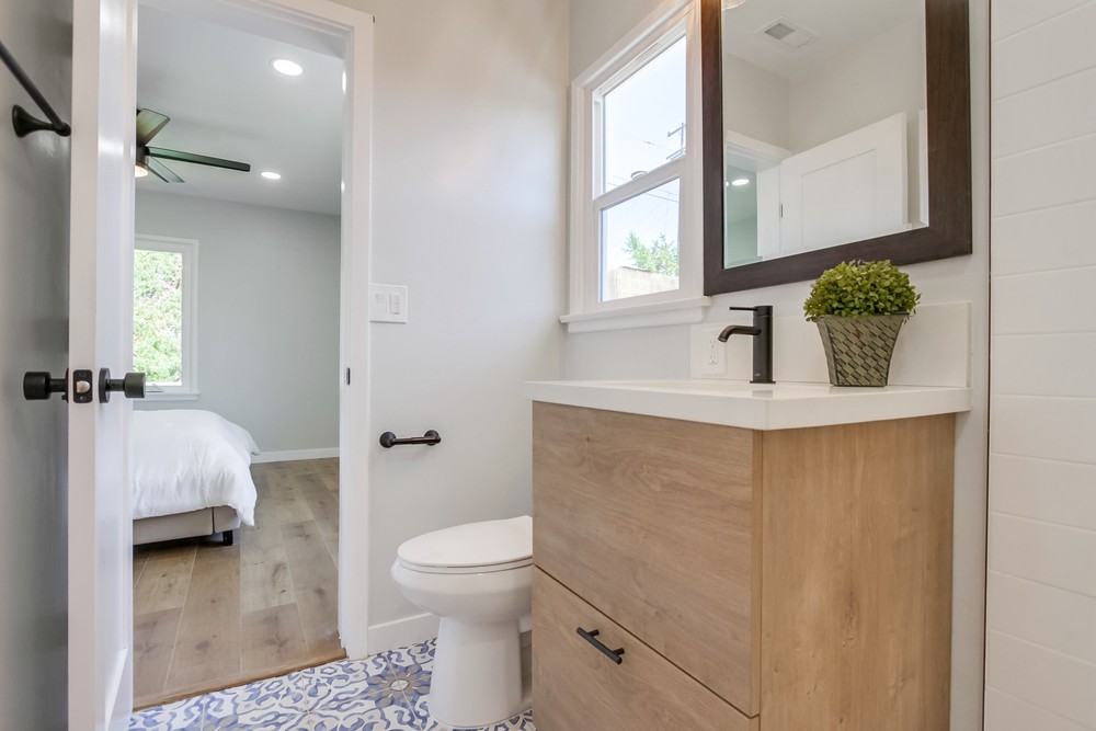 Virtual tour photo 35 of 48 for 2027 Rexford Dr