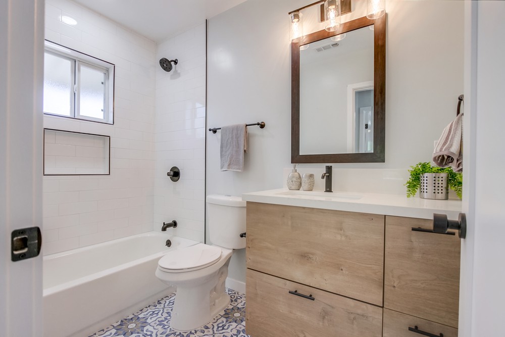 Virtual tour photo 43 of 48 for 2027 Rexford Dr