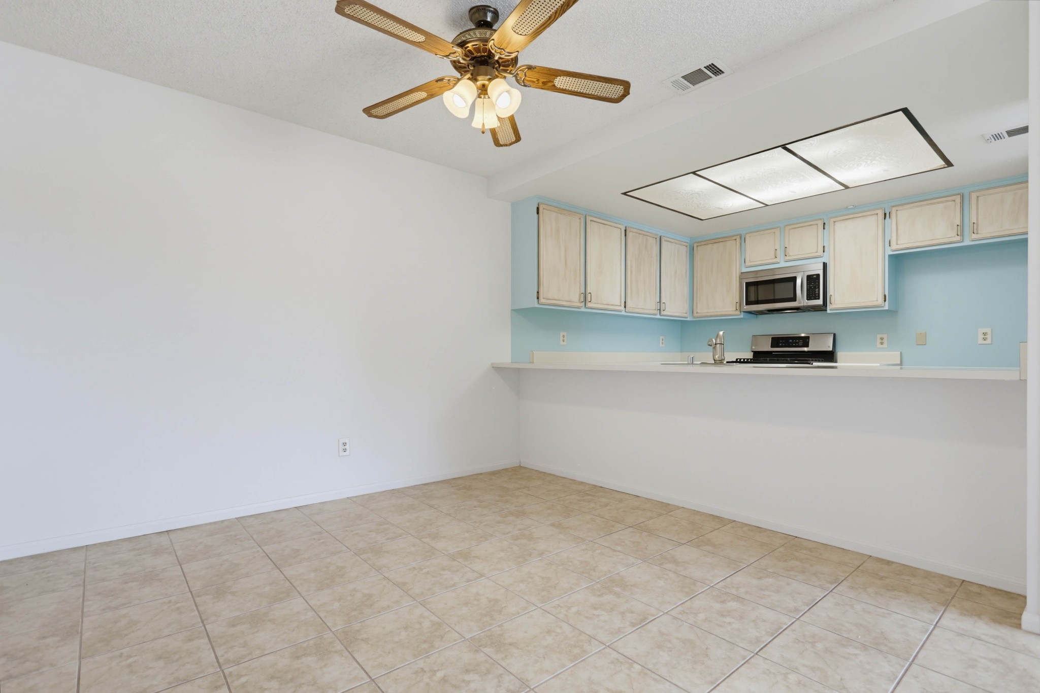 Virtual tour photo 13 of 36 for 203 Carissa Dr