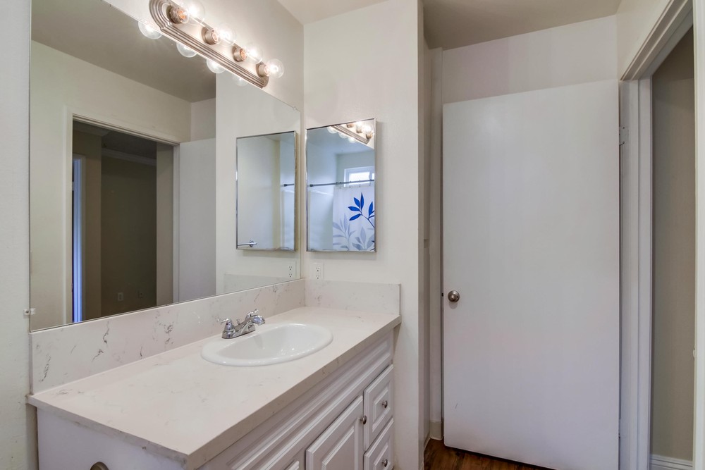 Virtual tour photo 26 of 29 for 2030 Cypress Ave #13