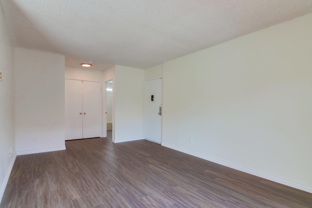 Virtual tour photo 10 of 27 for 2030 Cypress Ave #14