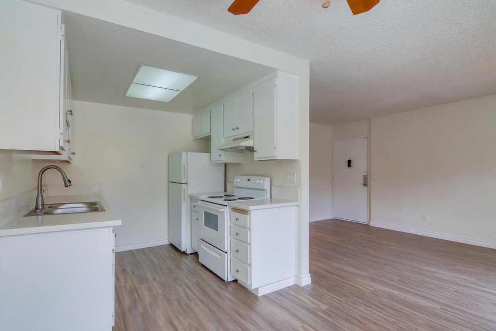 Virtual tour photo 15 of 27 for 2030 Cypress Ave #14
