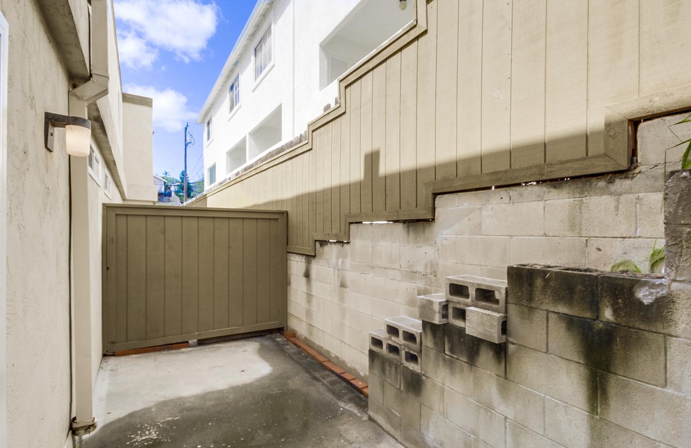 Virtual tour photo 24 of 26 for 2030 Cypress Ave #20