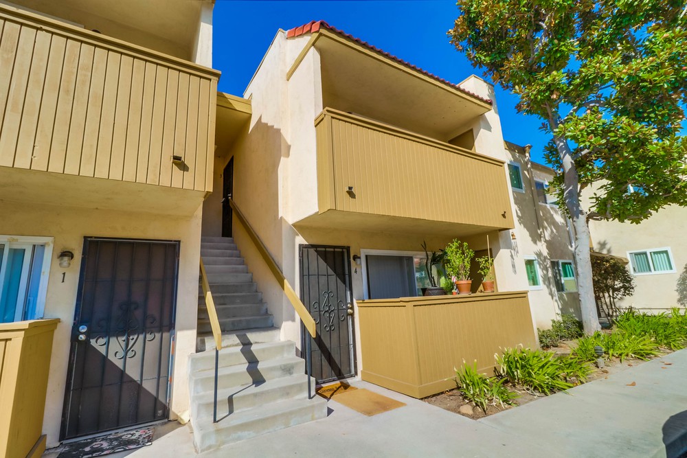 Virtual tour photo 3 of 31 for 2030 Cypress Ave #3