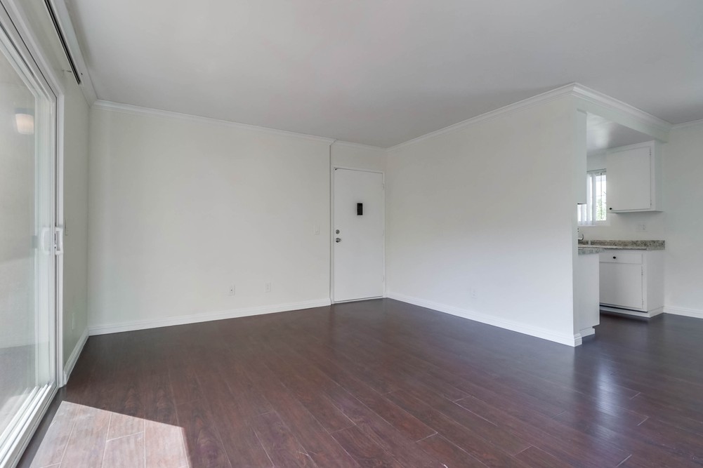 Virtual tour photo 8 of 31 for 2030 Cypress Ave #3