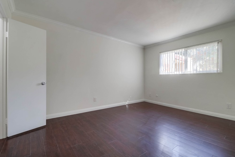 Virtual tour photo 19 of 31 for 2030 Cypress Ave #3
