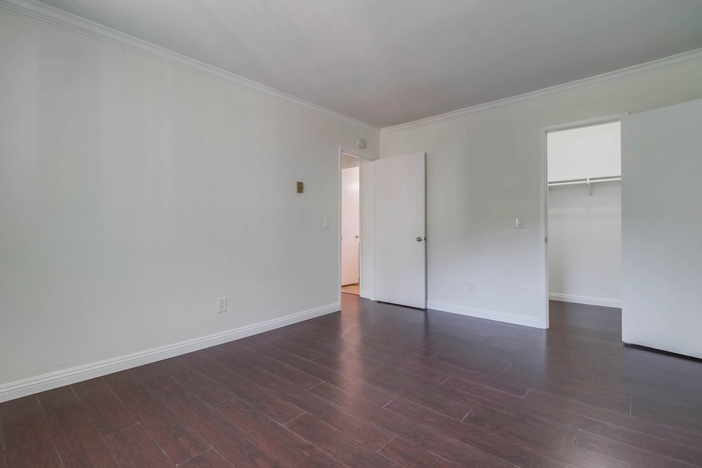 Virtual tour photo 21 of 31 for 2030 Cypress Ave #3