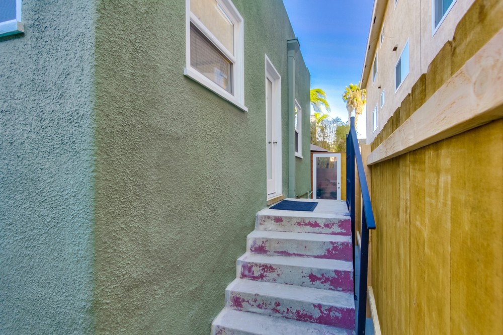 Virtual tour photo 23 of 29 for 2031 Meade Avenue
