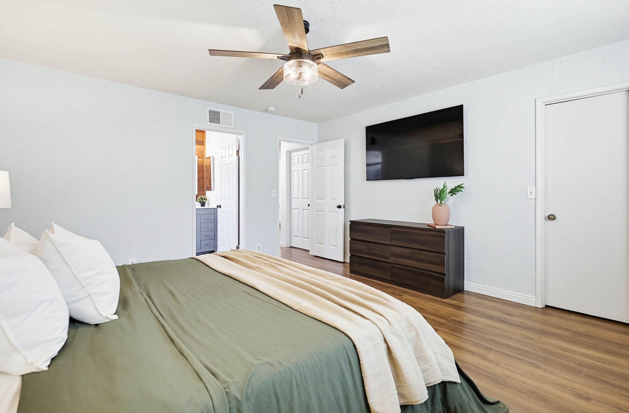 Virtual tour photo 37 of 65 for 2034 Braidwood St