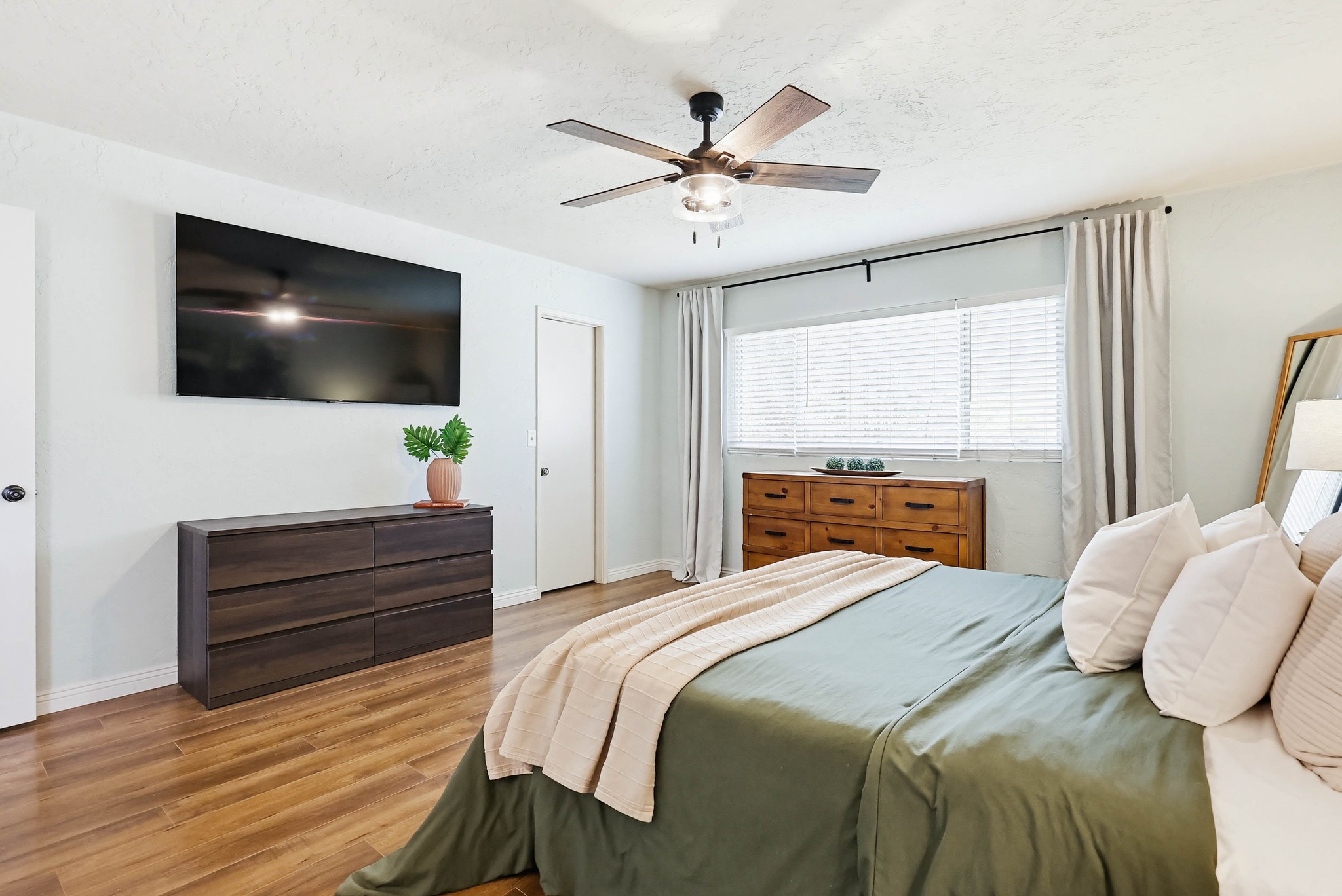 Virtual tour photo 38 of 65 for 2034 Braidwood St