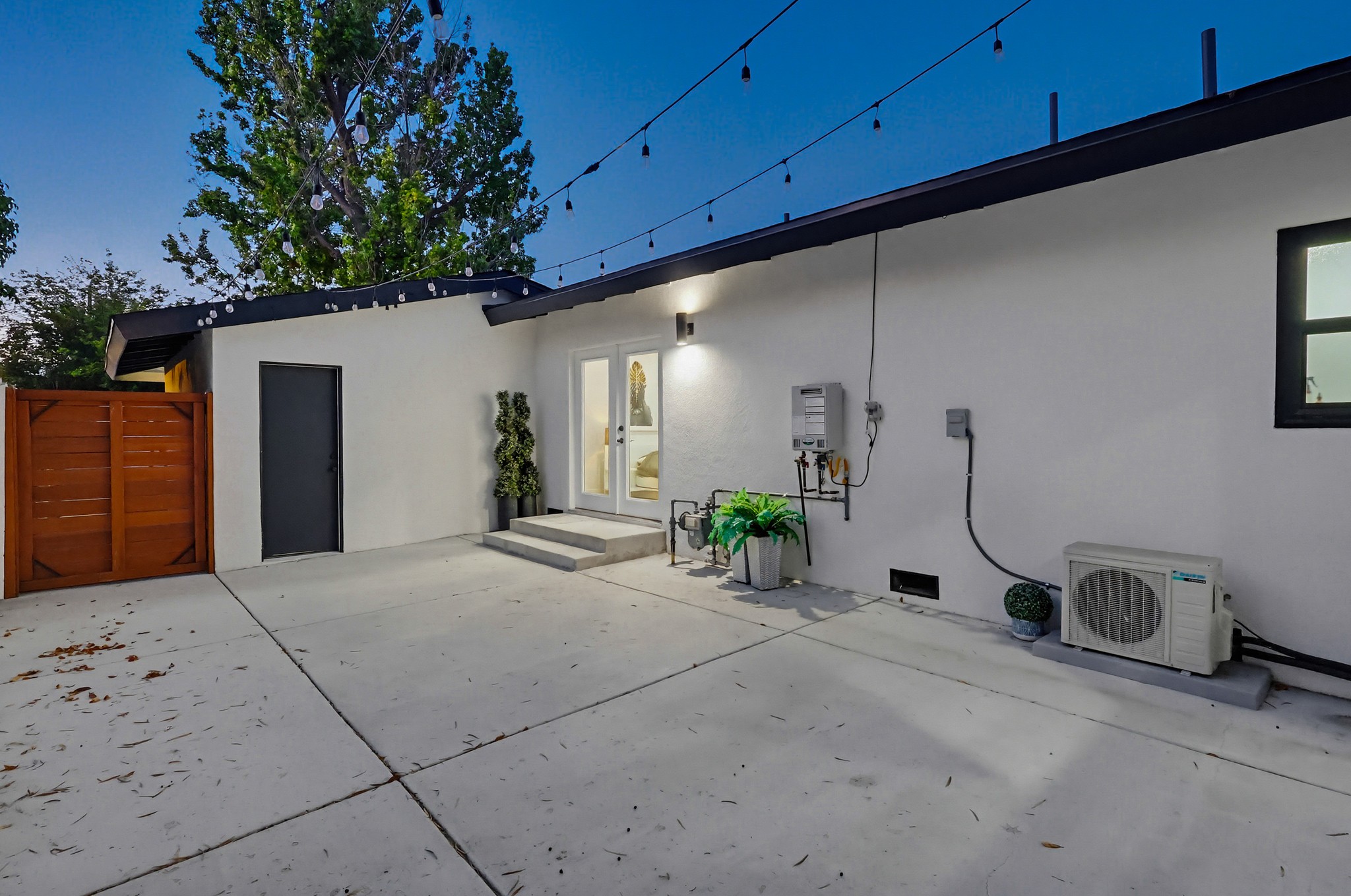 Virtual tour photo 15 of 138 for 20358 Bryant St