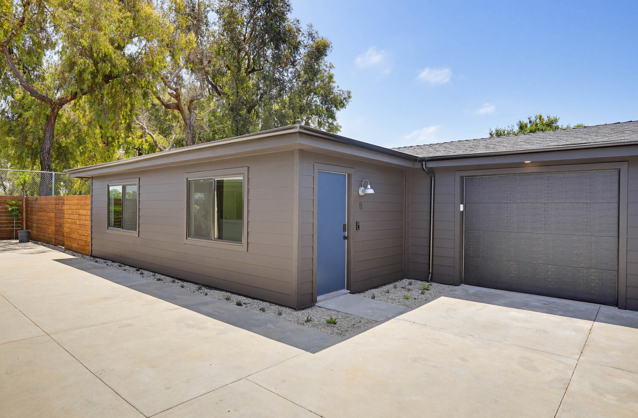 Virtual tour photo 1 of 43 for 2036 Pomona Ave B