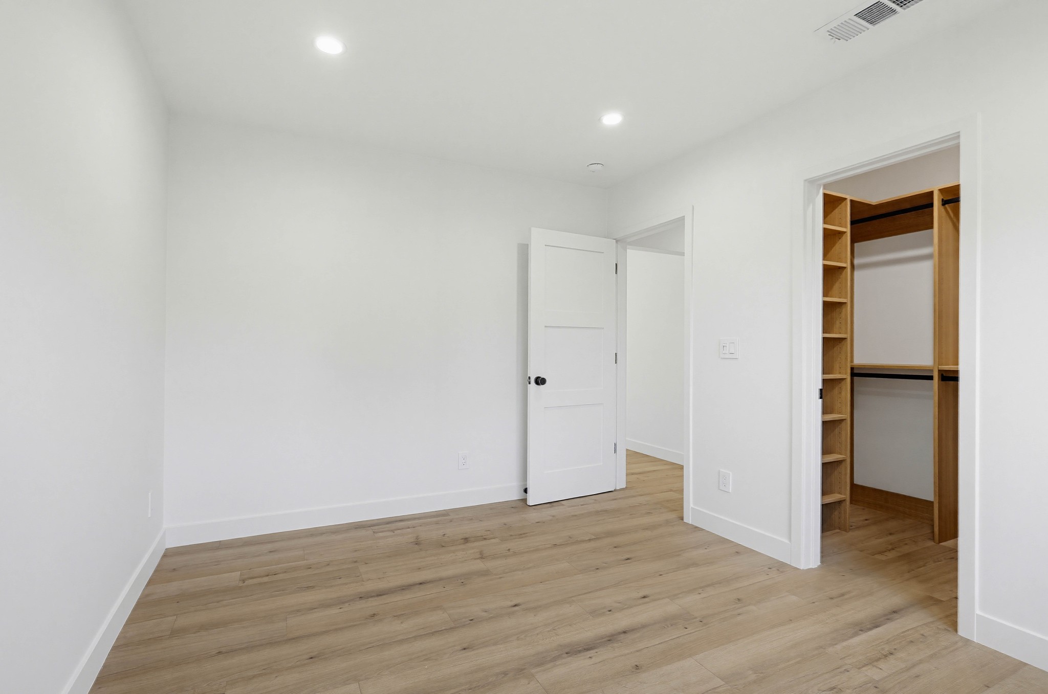 Virtual tour photo 20 of 43 for 2036 Pomona Ave B