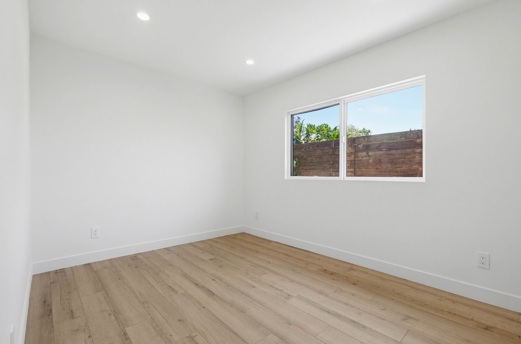 Virtual tour photo 25 of 43 for 2036 Pomona Ave B