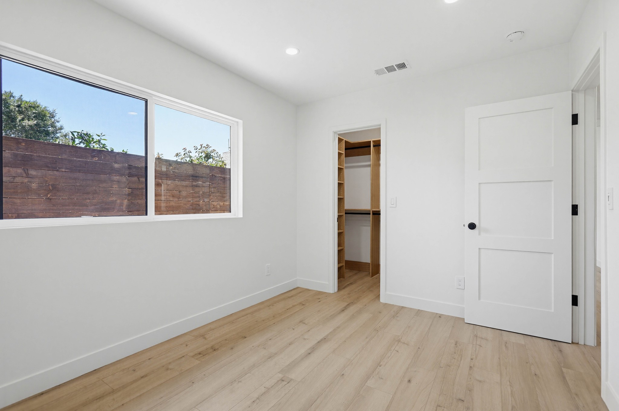 Virtual tour photo 28 of 43 for 2036 Pomona Ave B