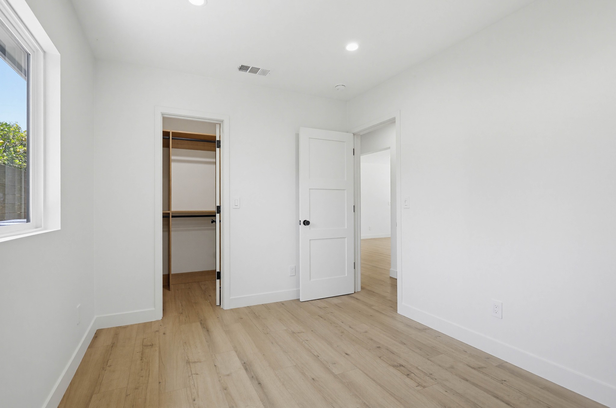Virtual tour photo 29 of 43 for 2036 Pomona Ave B