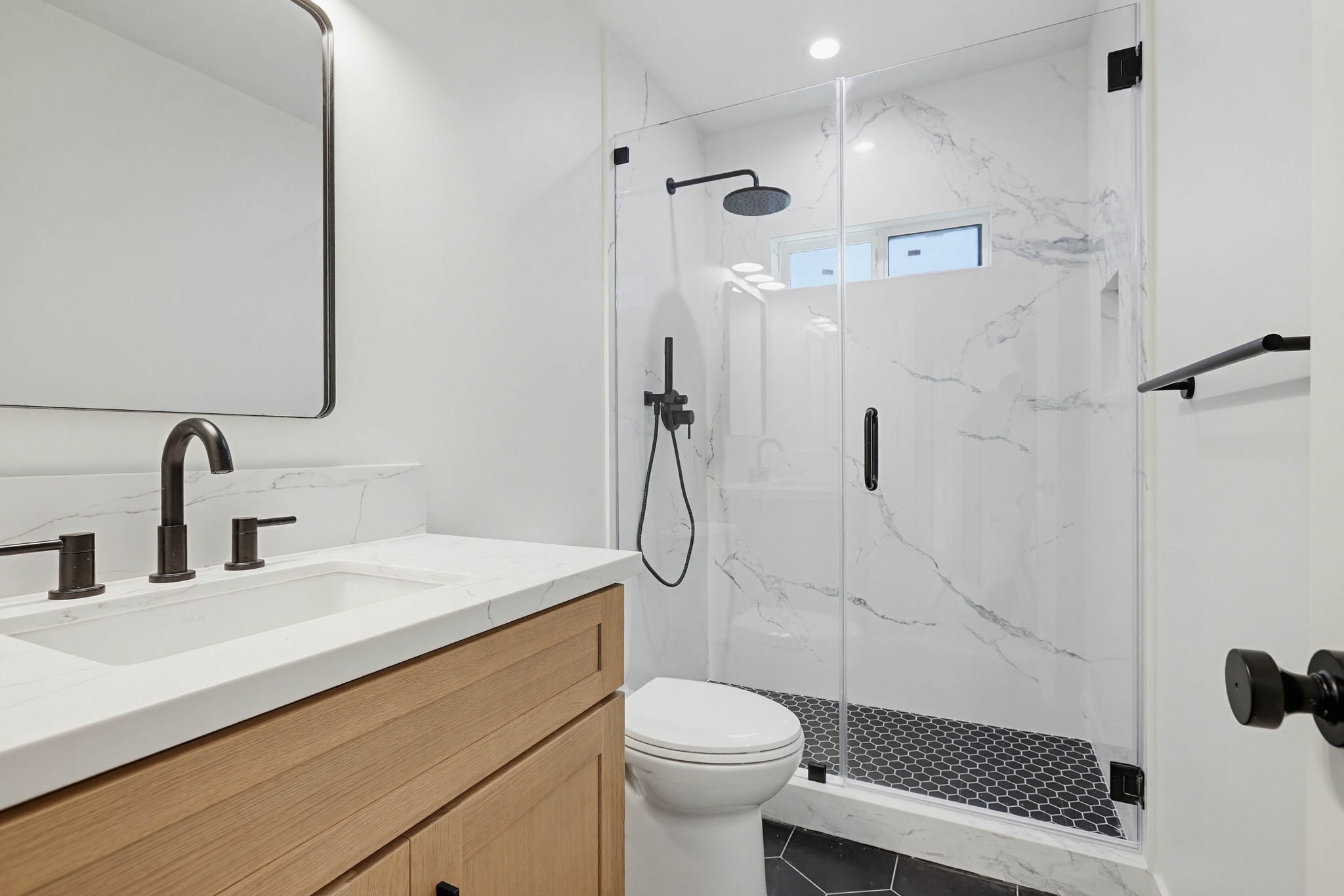 Virtual tour photo 31 of 43 for 2036 Pomona Ave B