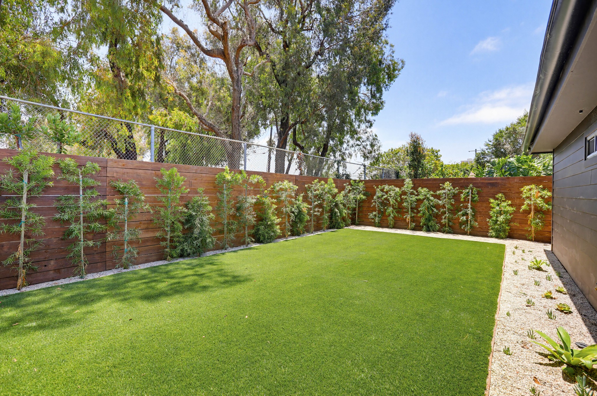 Virtual tour photo 33 of 43 for 2036 Pomona Ave B