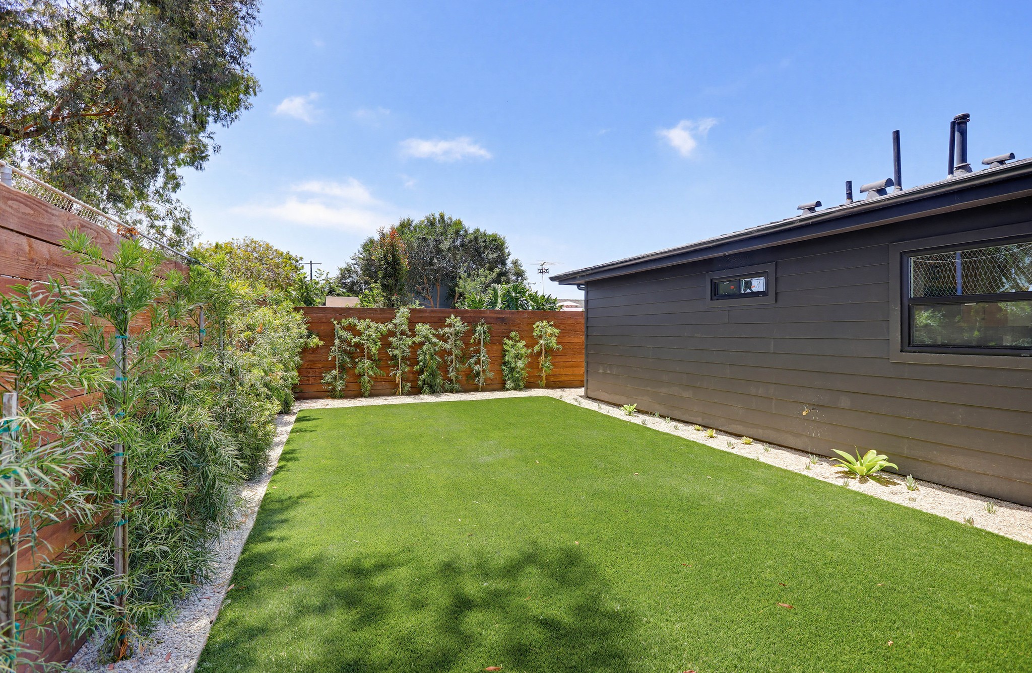 Virtual tour photo 35 of 43 for 2036 Pomona Ave B