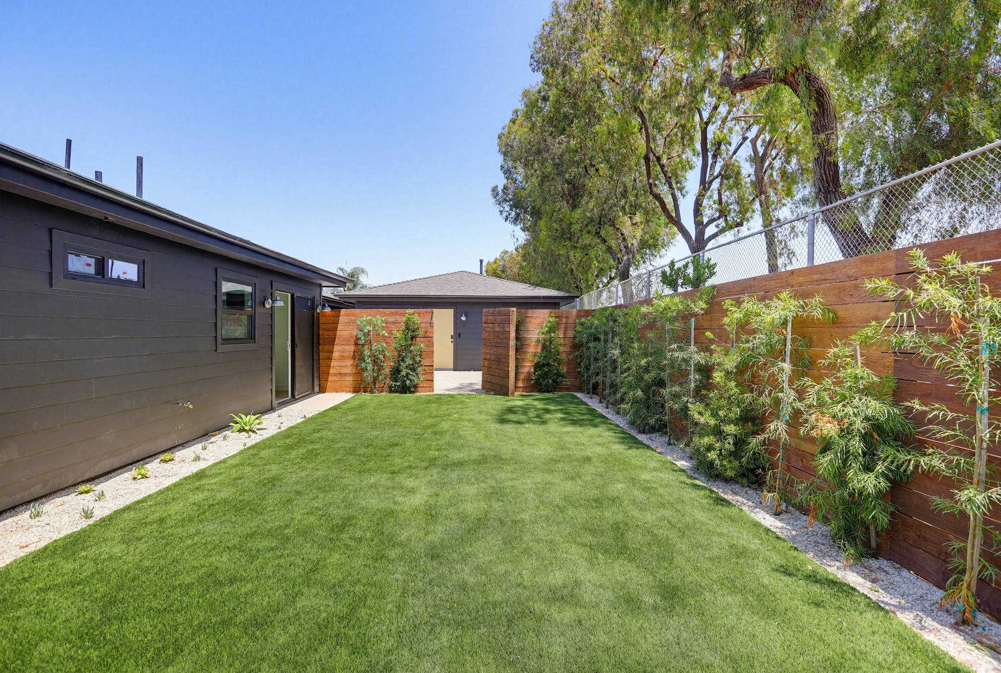 Virtual tour photo 36 of 43 for 2036 Pomona Ave B