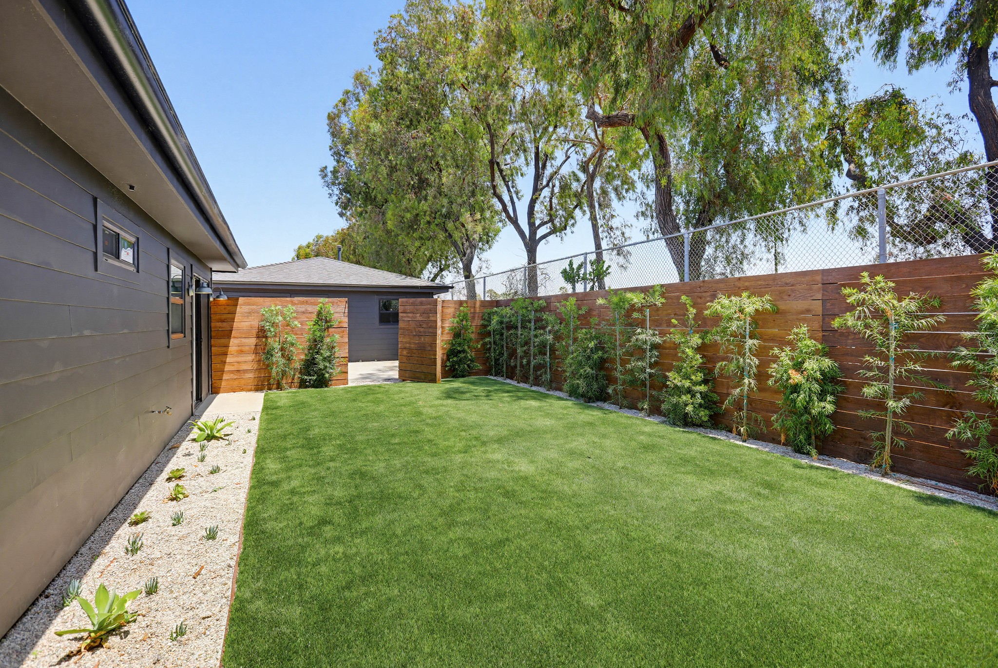 Virtual tour photo 37 of 43 for 2036 Pomona Ave B