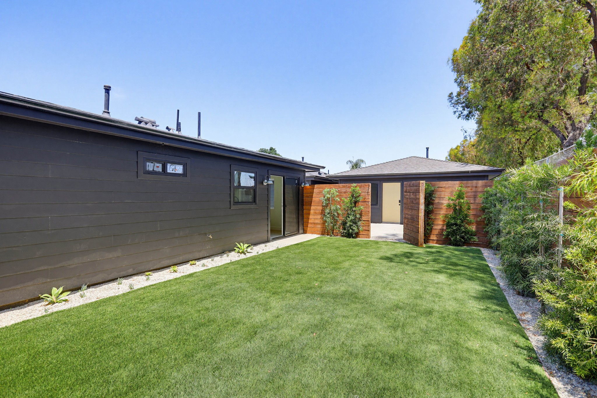 Virtual tour photo 39 of 43 for 2036 Pomona Ave B