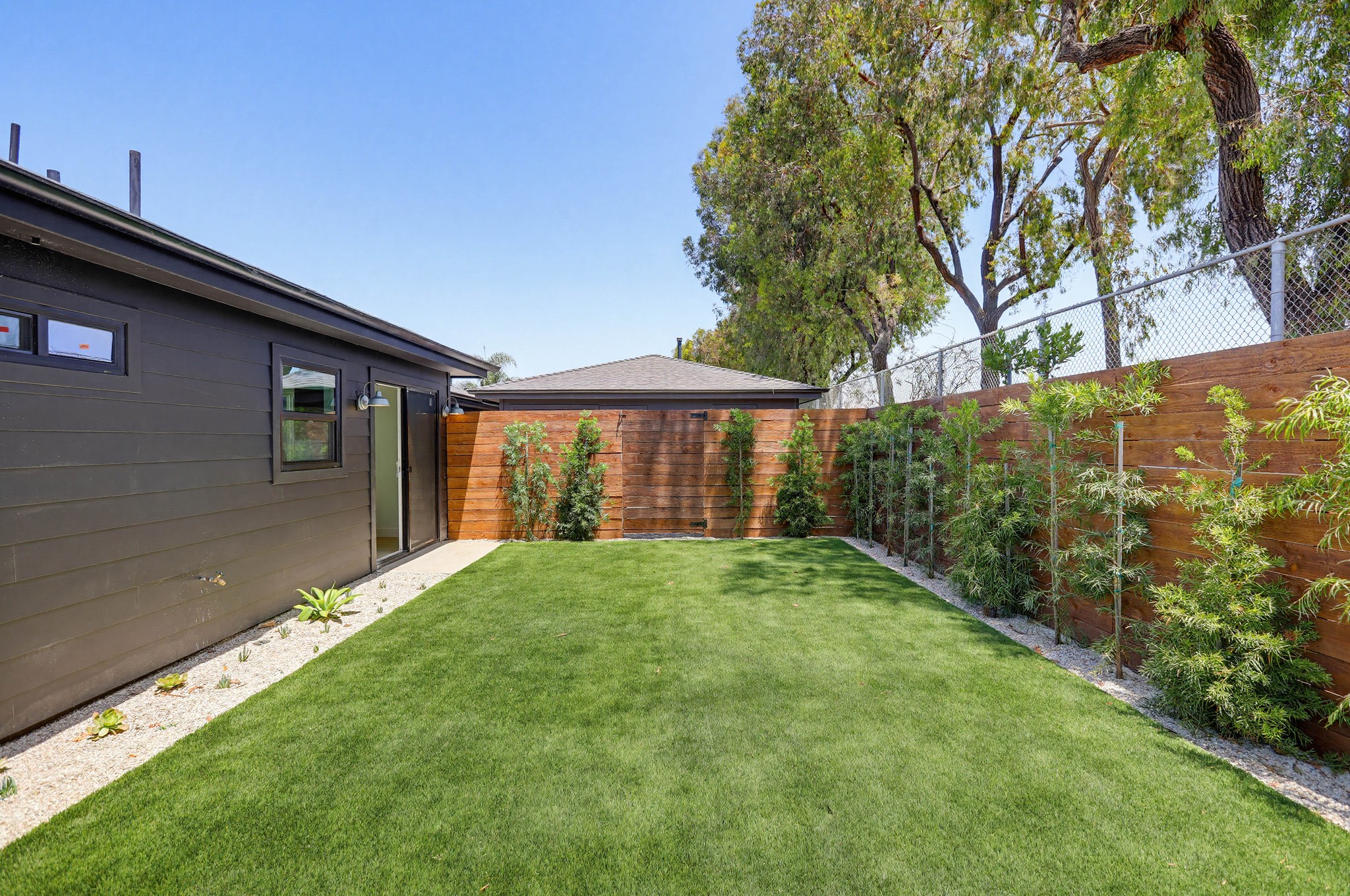 Virtual tour photo 40 of 43 for 2036 Pomona Ave B