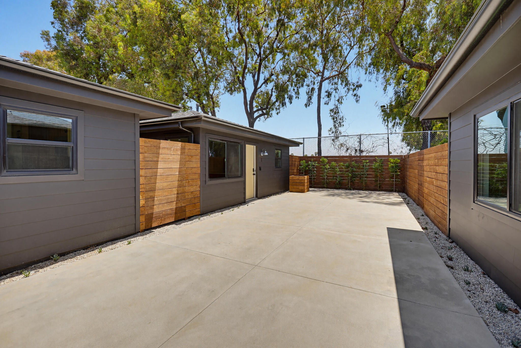 Virtual tour photo 1 of 29 for 2036 Pomona Ave C