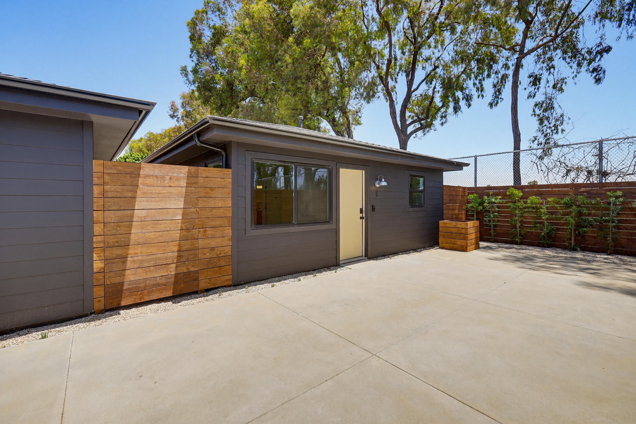 Virtual tour photo 3 of 29 for 2036 Pomona Ave C