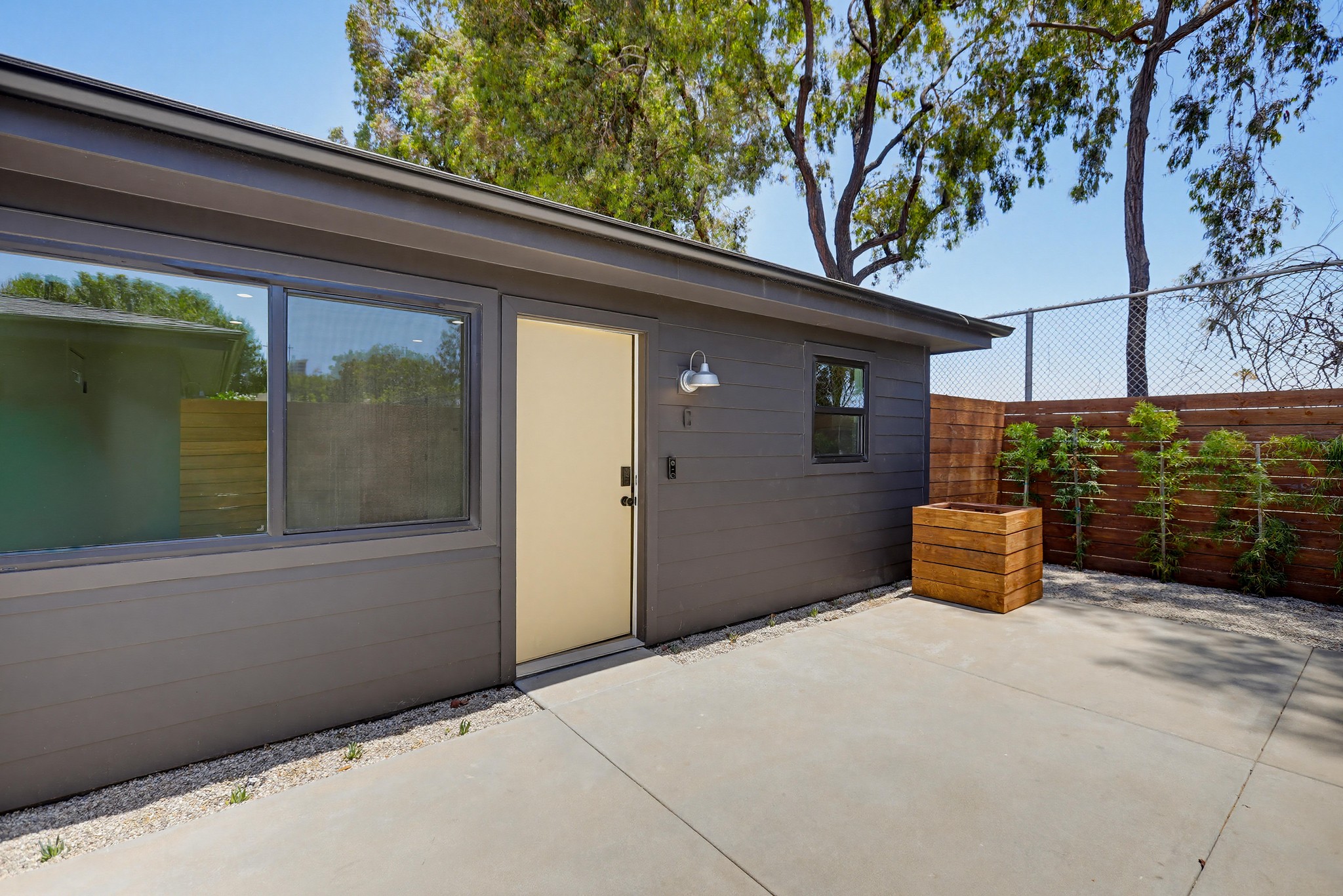 Virtual tour photo 4 of 29 for 2036 Pomona Ave C
