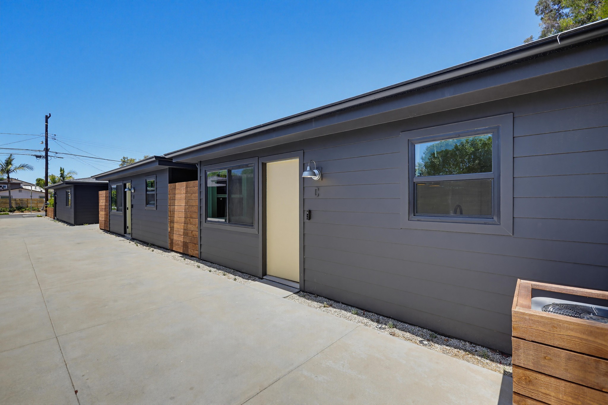 Virtual tour photo 5 of 29 for 2036 Pomona Ave C