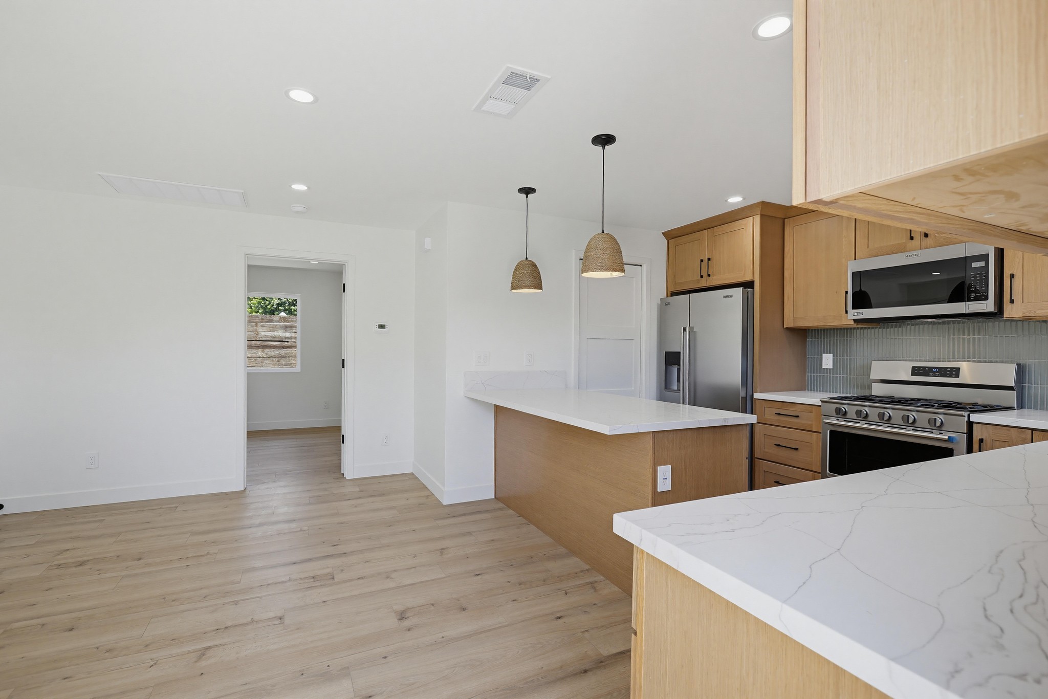 Virtual tour photo 6 of 29 for 2036 Pomona Ave C