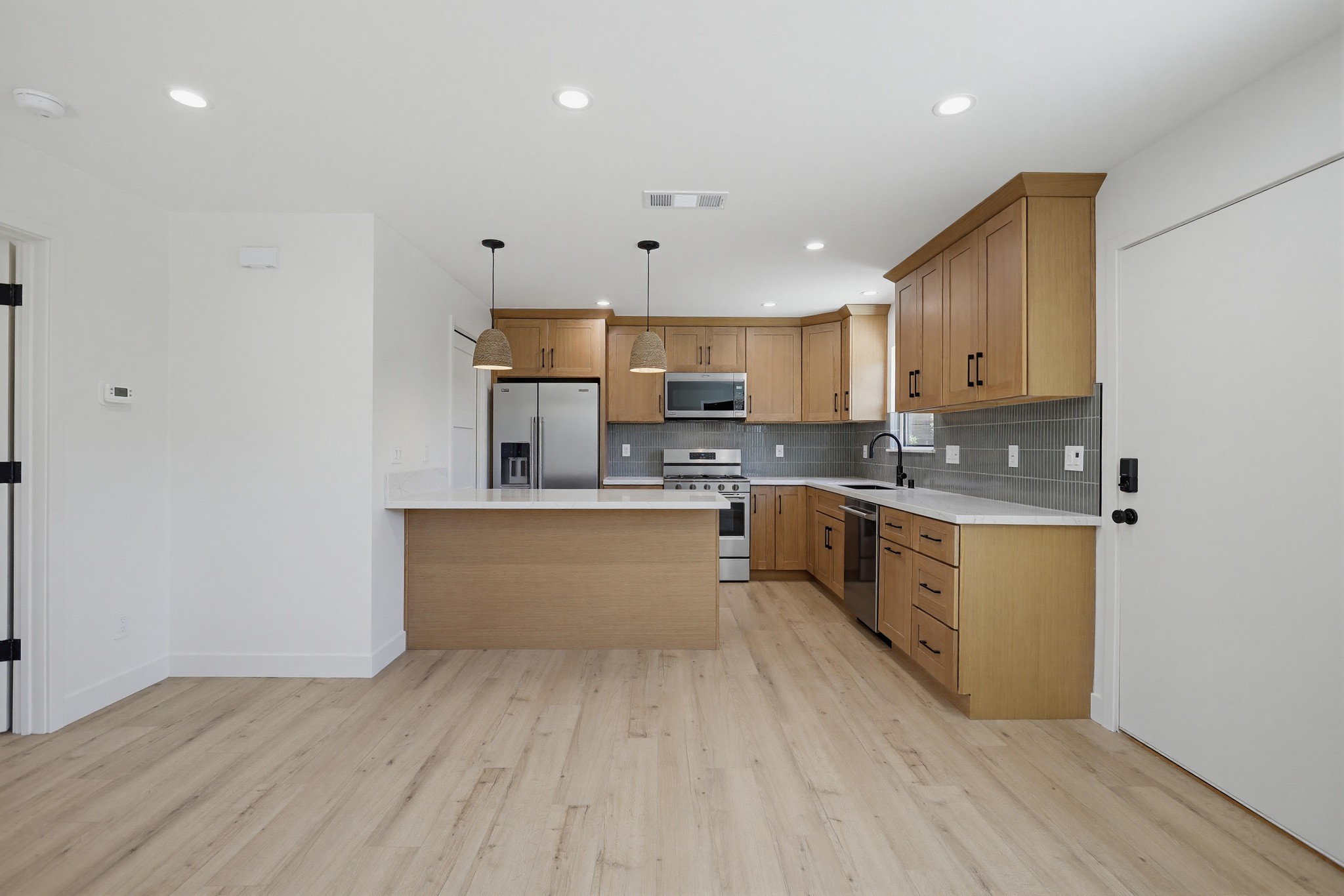 Virtual tour photo 10 of 29 for 2036 Pomona Ave C
