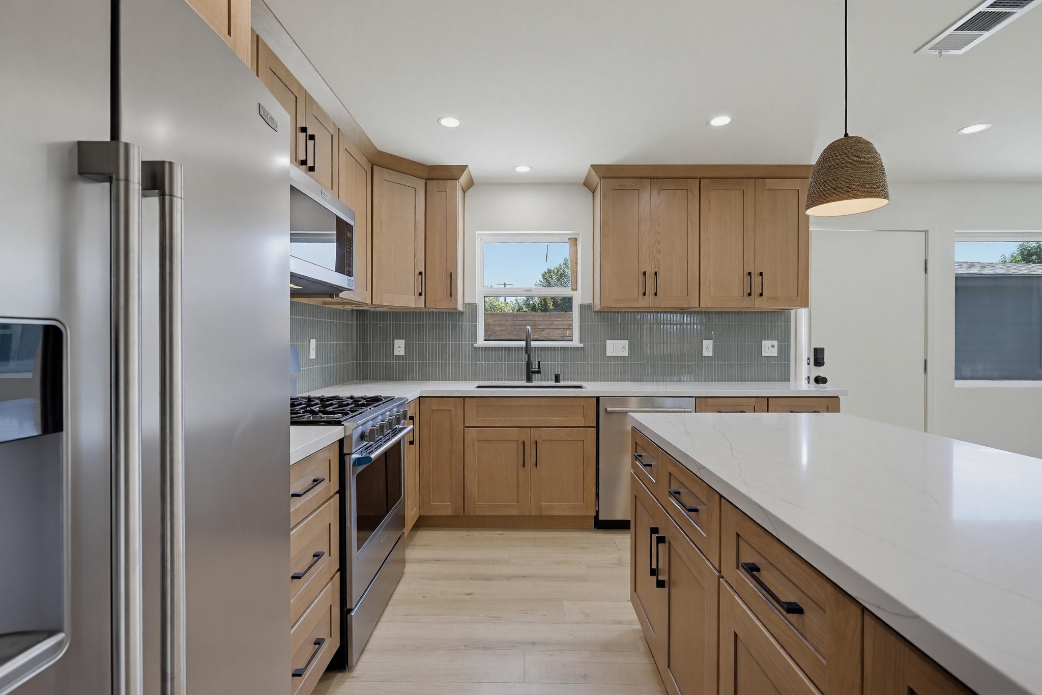 Virtual tour photo 18 of 29 for 2036 Pomona Ave C