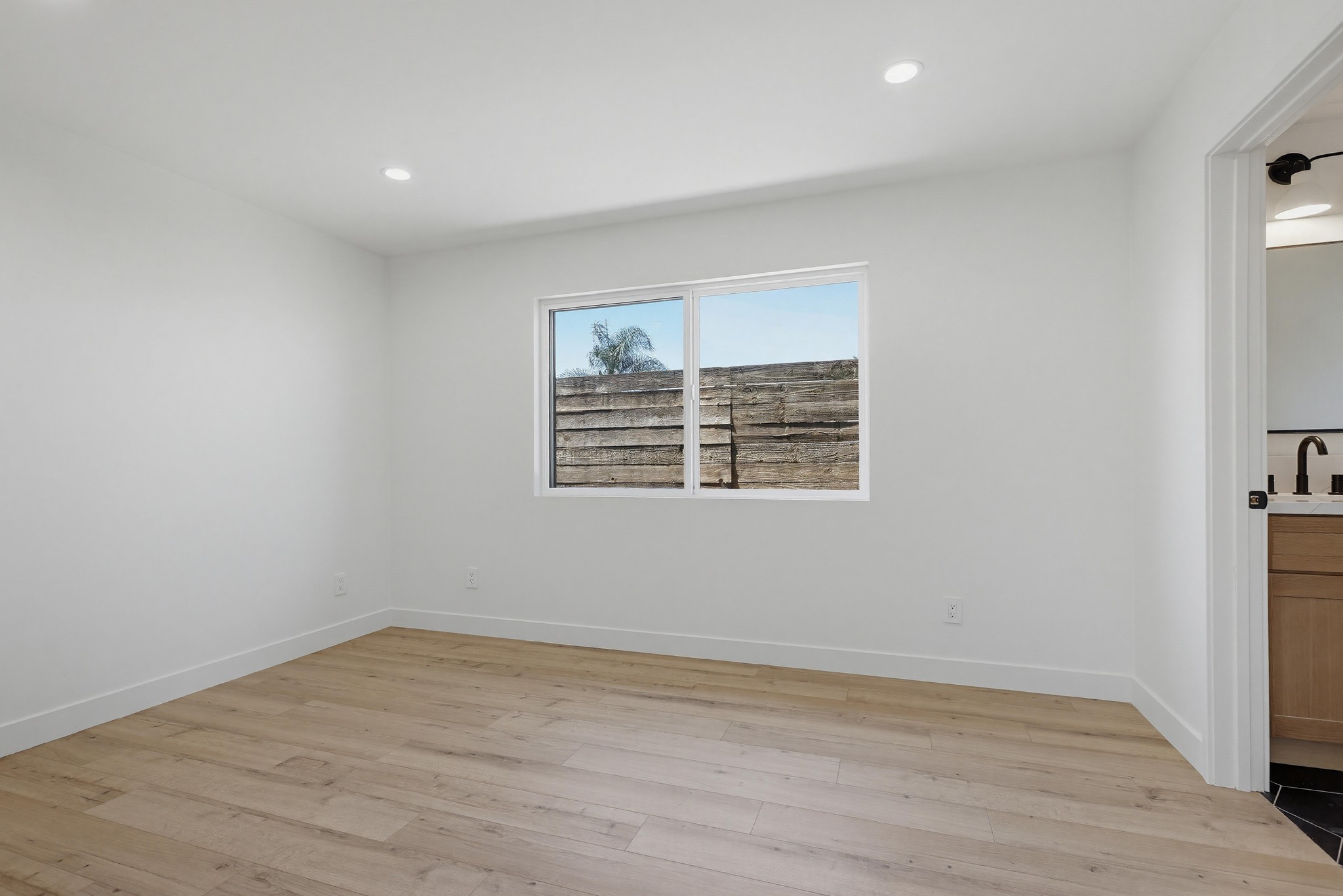 Virtual tour photo 20 of 29 for 2036 Pomona Ave C