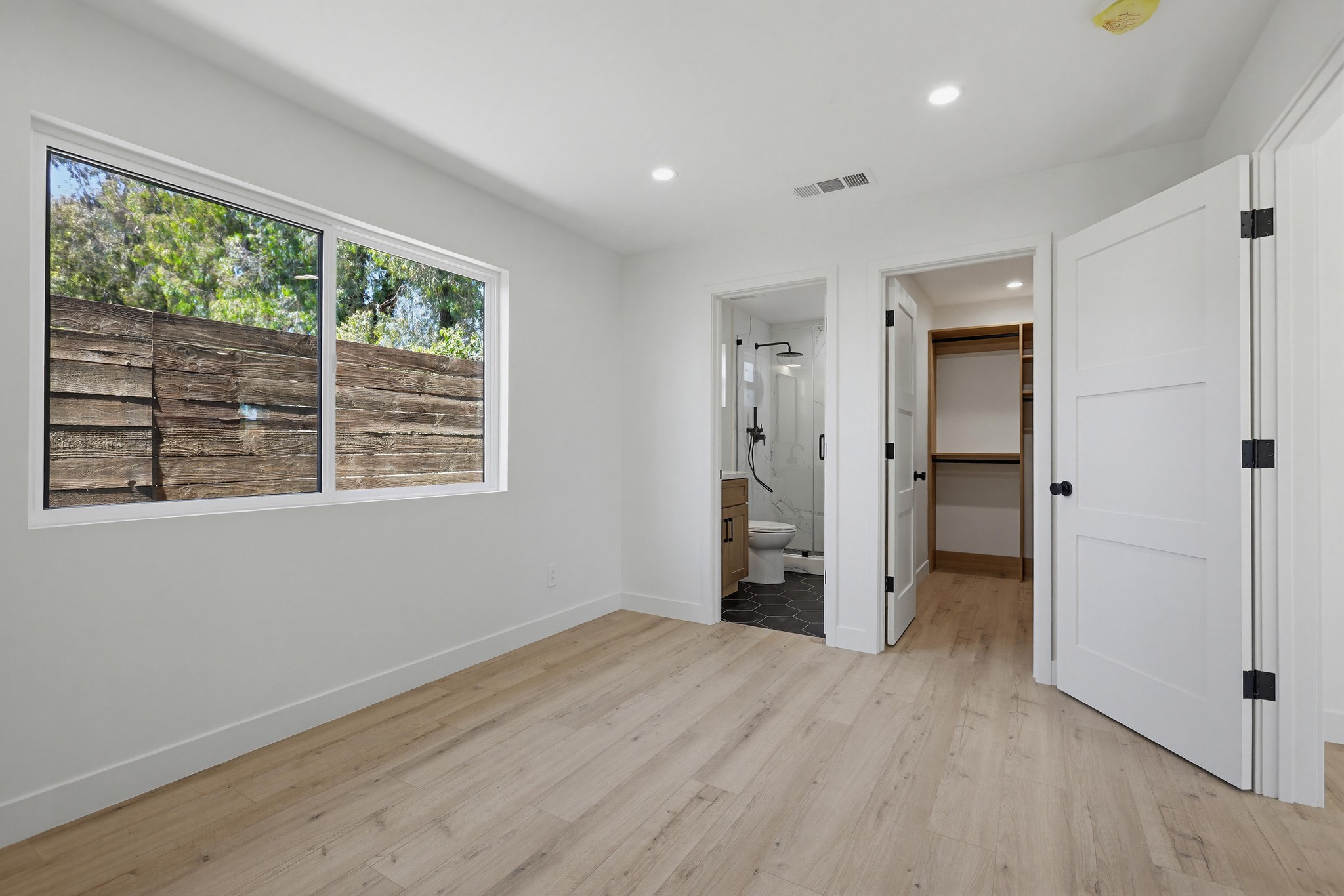 Virtual tour photo 22 of 29 for 2036 Pomona Ave C