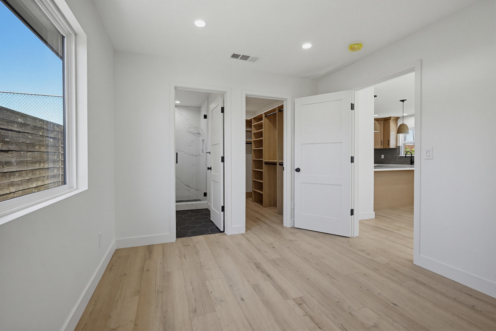 Virtual tour photo 23 of 29 for 2036 Pomona Ave C